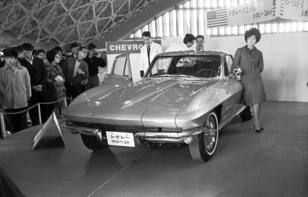 64-01a (109-19) 1964 Chevrolet Corvette StingRay Coupe.jpg